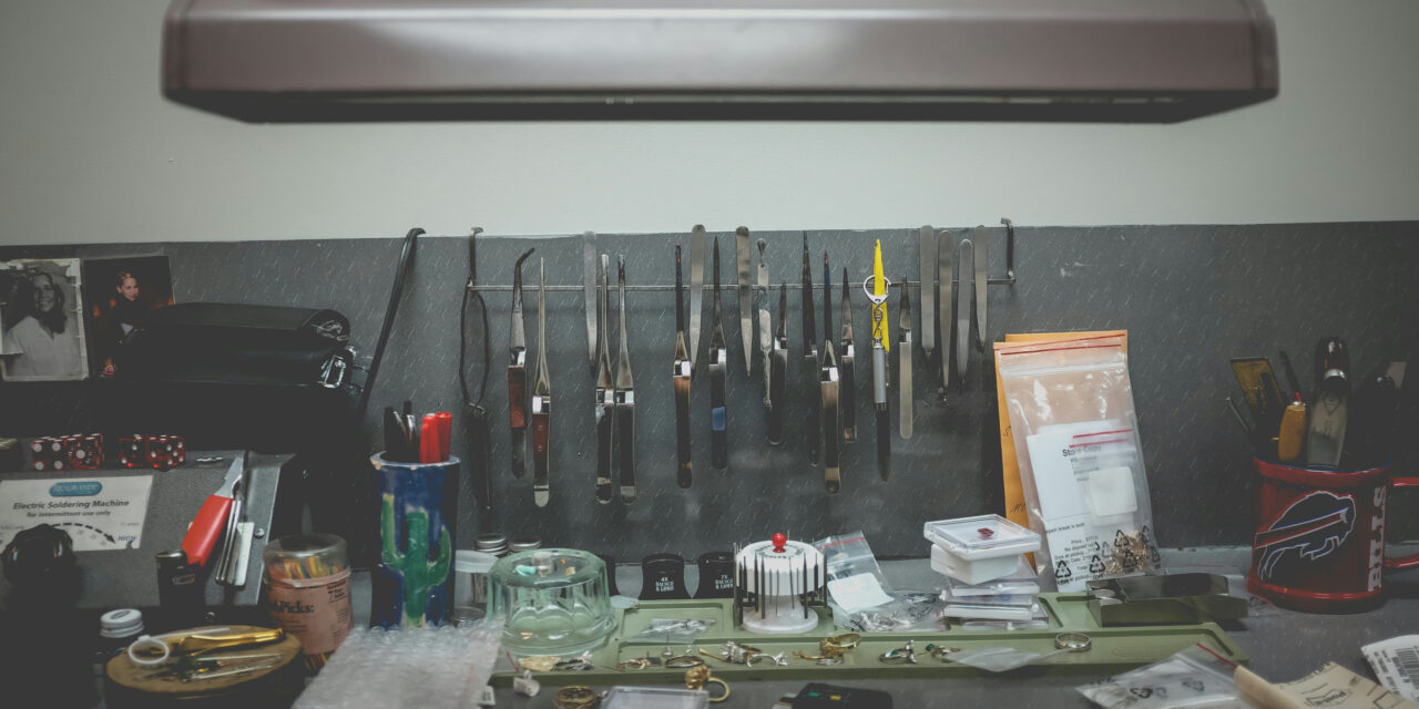 Czy promienie słoneczne mogą uszkodzić wyposażenie garażu?